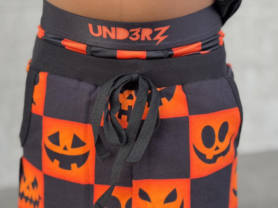 Hallo-Check Boardies (Toddler-Youth)